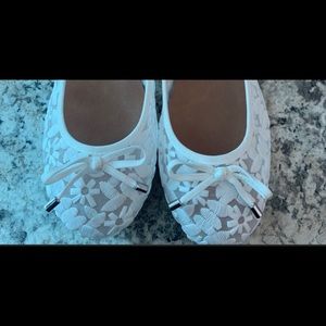 America Eagle white flats